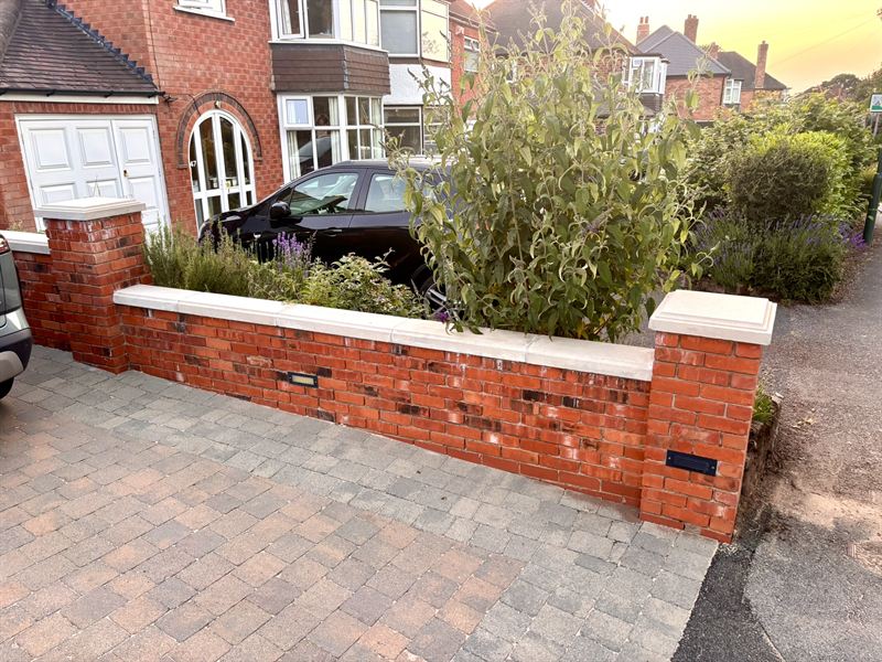 Garden wall cleaning